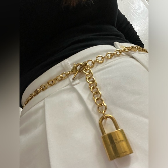 Authentic Louis Vuitton Lock with Unbranded 24k Gold Plating Necklace 303 - Picture 4 of 12